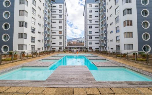 Claremont, Cape Town Property : Apartments / flats for sale in