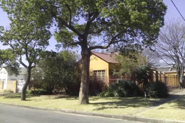 Property for sale in Benoni with consent use. Huge neat property or offices for sale in Benoni. Three living arrears, three ...