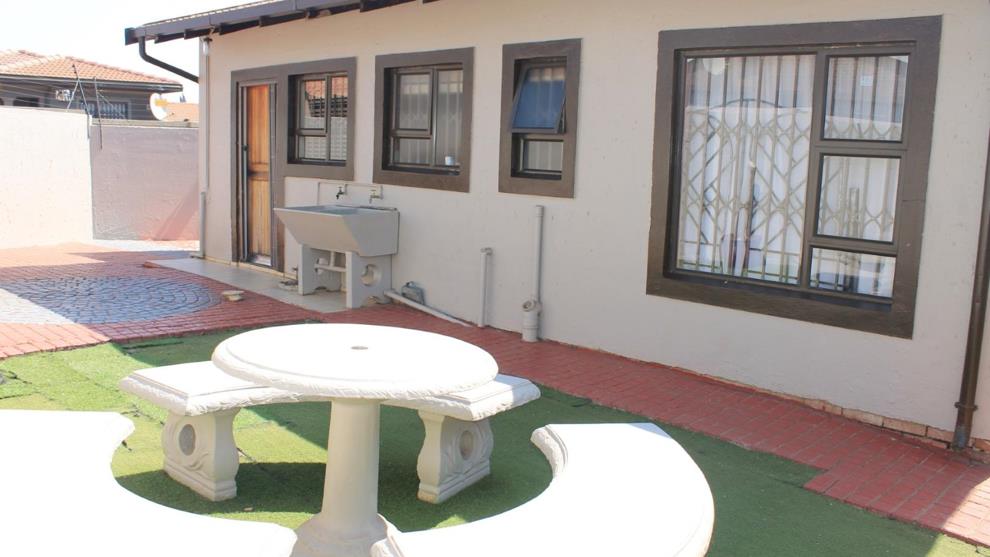 3 Bedroom House For Sale In Mofolo North Bulawayo Street P24