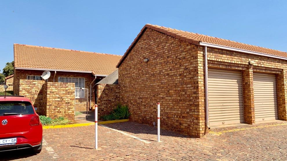 3 Bedroom Townhouse To Rent In Centurion Central
