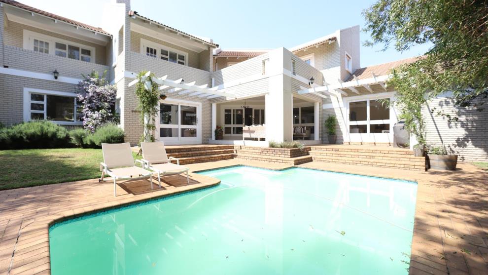 4 Bedroom House For Sale In Fourways Gardens Pagoda Cr P24