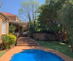 Townhouse for sale in Ruimsig AH