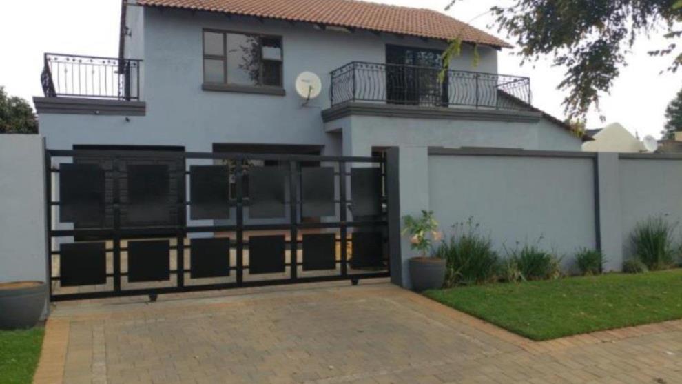 5 Bedroom House For Sale In Rabie Ridge P24 107952173