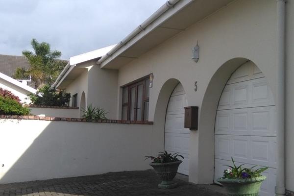 This lovely home offers  the following :  

3 living rooms. 4 bedrooms. 2 bathrooms  ...