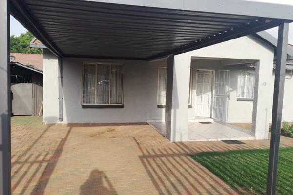 3 Bedroom 2 Bathroom
Lounge Kitchen and scullery
Wendy outside with Carport
Prepaid Meter and pet friendly