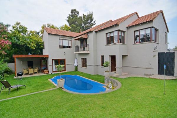 Stunning Provence style family home boasting a beautiful garden and pool in upper Rivonia 10 minutes from Sandton CBD.

Modern ...