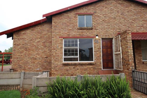 This Townhouse is situated in a safe &amp; secure complex in Mindalore.

Open plan ...