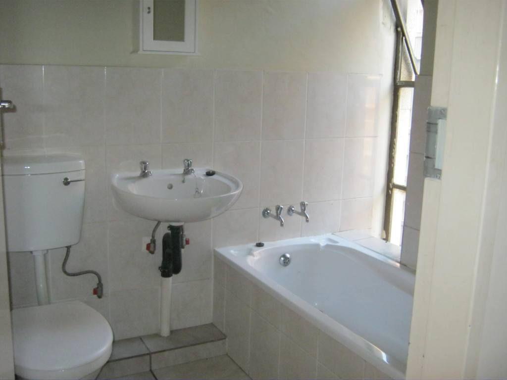 0.5 Bedroom Apartment / flat to rent in Pretoria Central Deposit