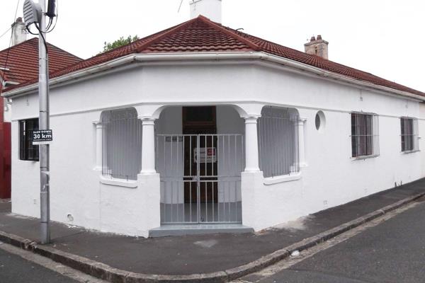 light spacious 3 double bedroom house just off Main Road, 
main bedroom with wardrobe ...