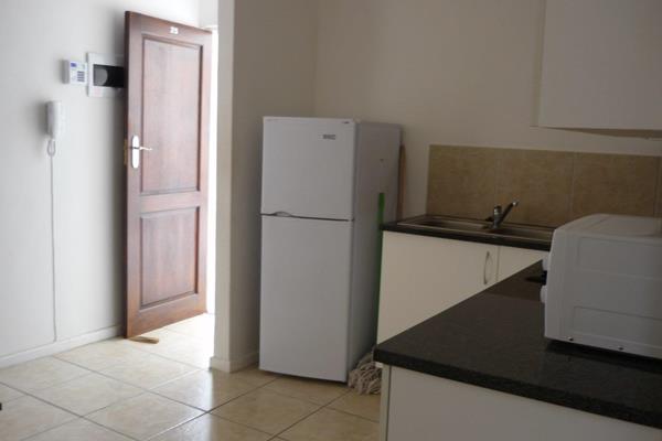 Student Accommodation : Three bedroom to share
The apartment include the following furniture:
- Fridge
- Microwave
- Hob

Each ...