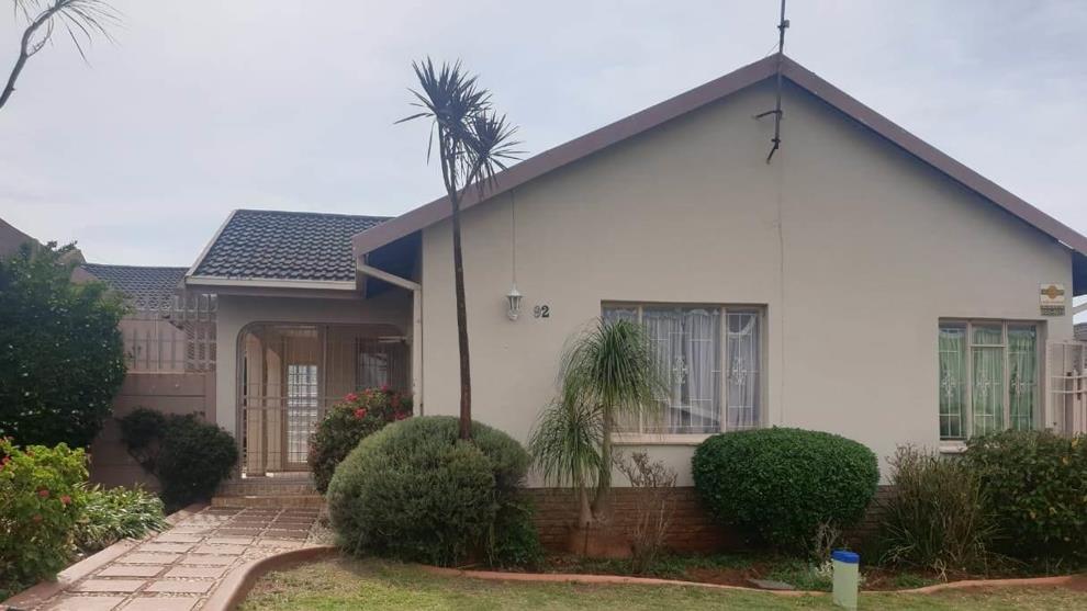 3 Bedroom House For Sale In Lenasia South P24 108198543