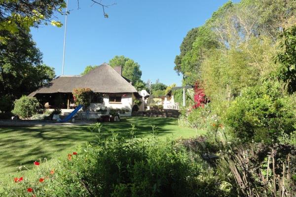 Under thatch, this fully furnished and equipped accommodation offers open plan living ...