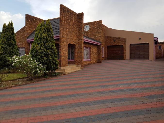 3 Bedroom House for sale in Mhluzi