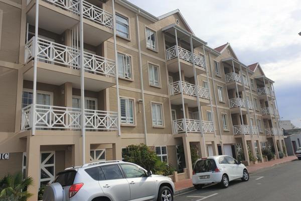 Spacious BACHELOR apartment on the 3rd floor with lifts. Open plan kitchen and living ...