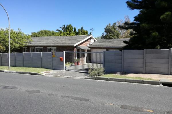 Spacious family home near schools with easy access to the N2 and R44. Internet, Armed ...