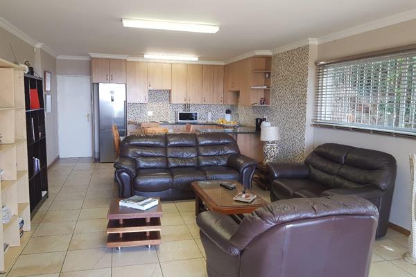 Beautiful views from Northcliff proper this 2 bedroom garden cottage has lots to offer. Modern finishes, new appliances and plenty of ...