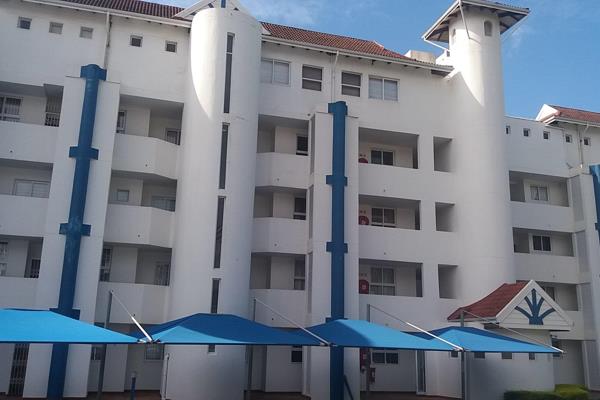 Lovely, neat, modern very spacious 4 bedroom, 2 bathroom apartment situated in a secure complex close to Margate CBD and Margate main ...