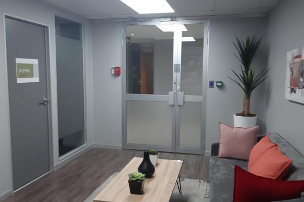 30 square metres studio office to Let!
All costs inclusive workspace 
With stunning ...