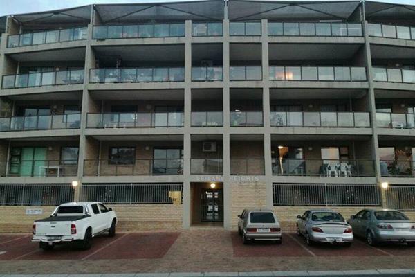 Two bedroom apartment available in central Paarl. Two bedroom apartment one bathroom. Secure parking and access gate. 

Available ...