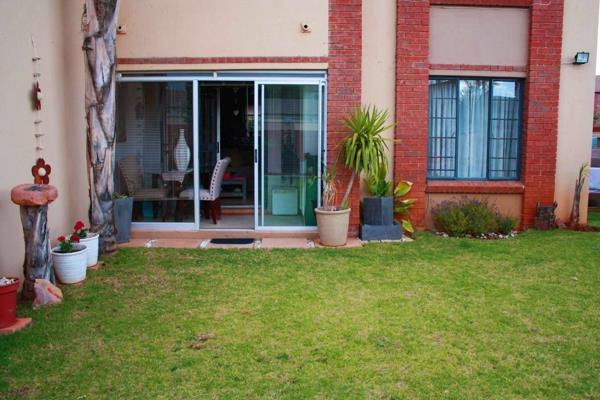 Beautiful bottom stack unit to rent in popular Mooikloof Ridge Security Estate
Corner unit with a lovely private garden, braai ...