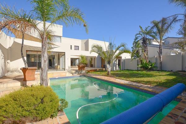 This exquisite Large Family Home is situated in the sought after area of Flamingo vlei.
Downstairs Boasts a Large Kitchen with ...