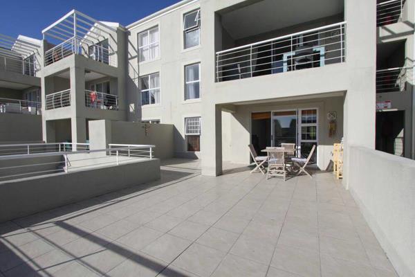 Modern 2 bedroom, 2 bathroom apartment in a secure complex.
Walking distance to Seaside Village shopping centre and ...