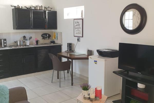 Secure bachelor apartment.
Secure off-street parking with automatic gates.
Close to ...