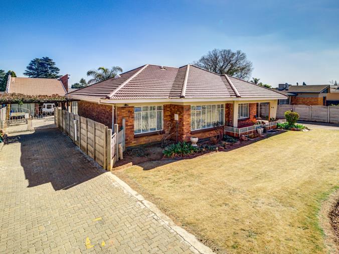 3 Bedroom House for sale in Kempton Park Ext 4