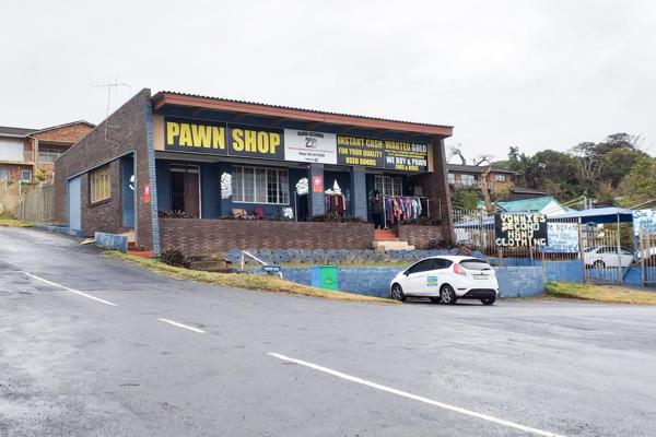 This commercial property situated on a corner site in Sea Park is totally visible from the busy R102 and has ample parking space for ...