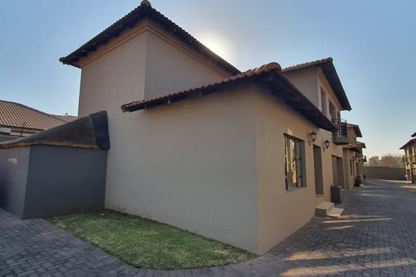 Double Storey Townhouse in Secure Complex.
3 Bedrooms, Study, 2 Bathrooms one en-suite, Open plan Lounge, Dinning Room and Kitchen ...