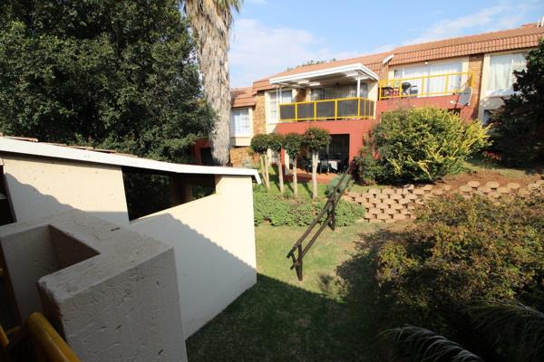 Lovely 2 bedroom lock up &amp; go available. This unit has one spacious living area big ...