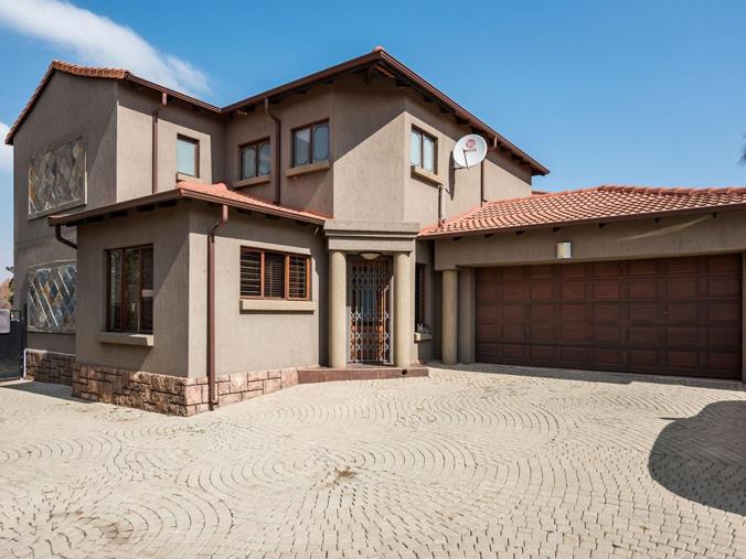 4 Bedroom House for Sale in Emfuleni Golf Estate