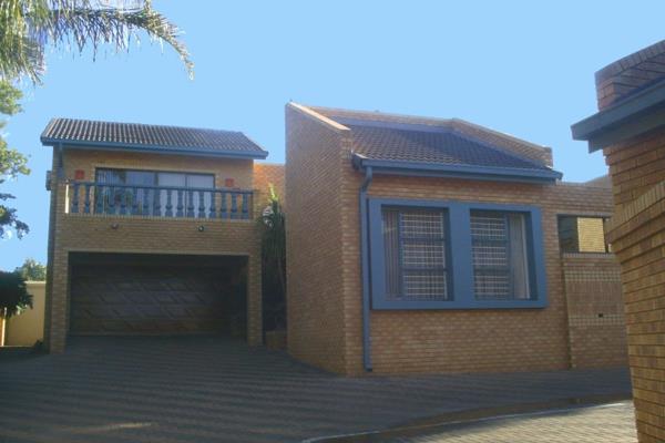 This townhouse is situated in the popular Centurion Residential Estate with its own golf course. Available  1 march 2025.

Estate ...