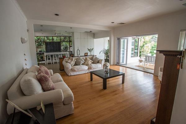 Beautiful big 5 bedroom home in quite secure cul de sac in upper Glenwood. Two self ...