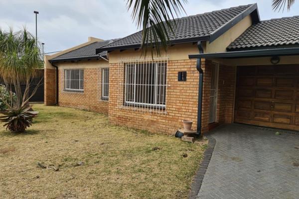 Face Brick low maintenance townhouse with 2 bedrooms 1 bathroom open plan living area.
Outside a garage with a jojo.
This is a lockup ...