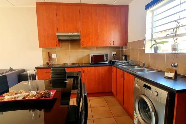 This 3 bedroom unfurnished townhouse in a quiet cul-de-sac that has access to major ...