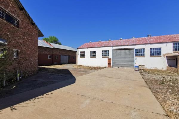 Industrial Buildings for Sale in Klerkindustria, Klerksdorp.
Big stand with one secure entrance.
Electric fencing.
3 x big industrial ...