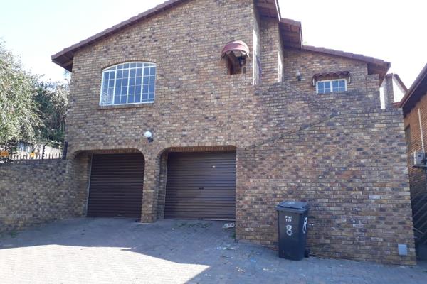 3 bed 
3 bath
double lock up garage
close to most shcools and enimities 
 5 min to southgate