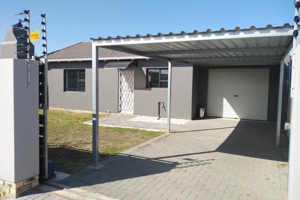 This home features an open plan area consisting of a kitchen, lounge and undercover braai area- Perfect for entertaining guest! ...