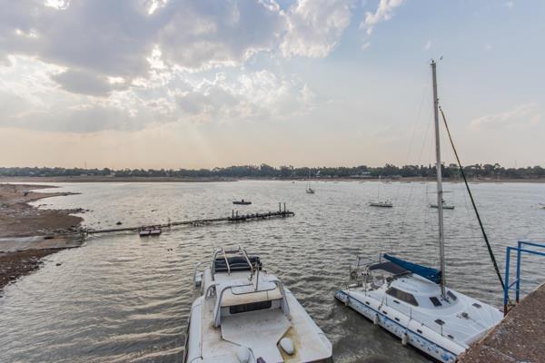 Ideal Investment with Tons Of Potential. 

This is your opportunity to own a holiday resort on the banks of the Vaal River. Secluded ...