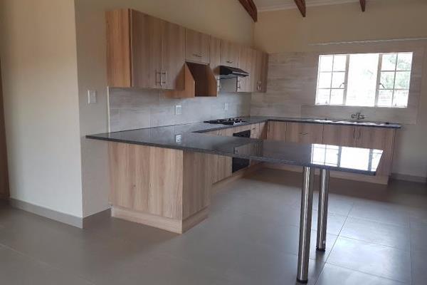 This neat and modern townhouses is situated in a secure complex in a quiet area of town, ideal for beginners or a small family. 

This ...