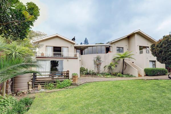 This spacious 4 bedroom house consist of the following:
Separate lounge with Open plan living  and dining room and braai room. 
The ...