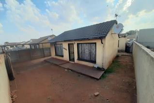 Vosloorus Ext 25 Property : Property and houses for sale in Vosloorus ...