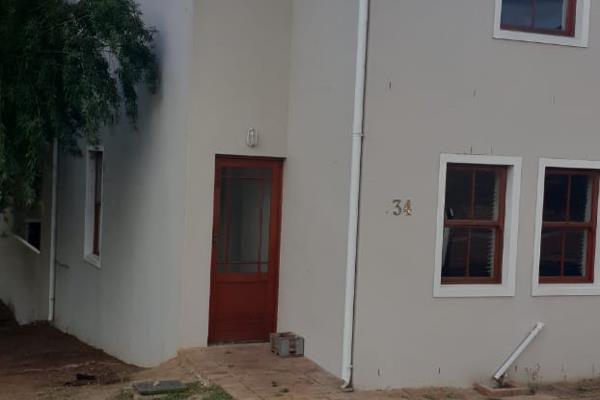 Double Story house
Upstairs:
3 bedrooms - Main en suite 
Full bathroom
Balconies
Downstairs:
Kitchen 
Guest toilet 
Open plan ...