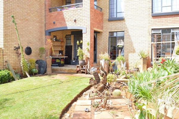 K2625b. Newly Renovated Two bedroom corner unit with garden in Equestria Estate. ...