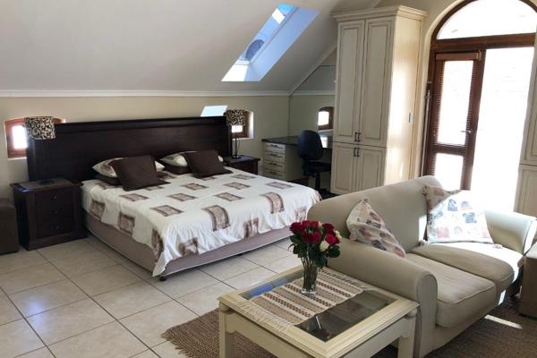 Perfectly laid out one roomed flatlet for a student or working person located within the lovely De Zalze Winelands Golf Estate. Lending ...