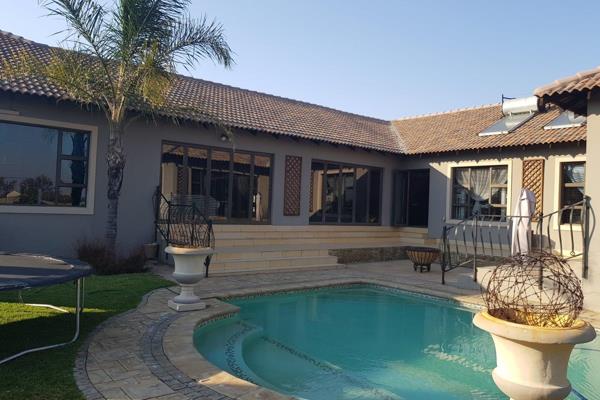 Stunning House for Sale in Wilkoppies!
Nestled in the desirable Wilkoppies neighborhood, this modern and upmarket home offers a ...