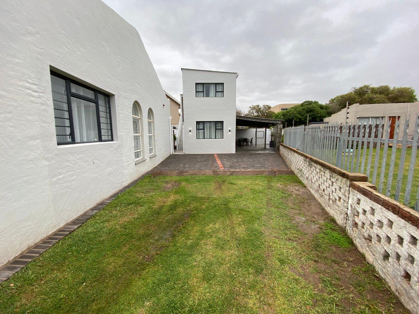 Apartments / flats to rent in Jeffreys Bay Jeffreys Bay Property