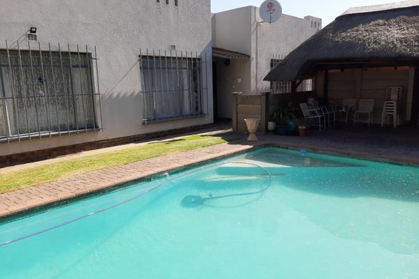 This Property Offers 3 Bedrooms, 2 Bathrooms, Livingroom,Diningroom. Spacious Wooden Kitchen. Swimming Pool And Lapa. Big Yard.