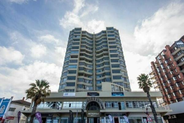 This is a spacious two bedroom apartment with two bathrooms and stunning sea and mountain views.

Open plan lounge/dining room.  The ...